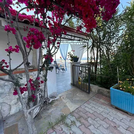 Splendida Casa Vista Mare A Holiday home *